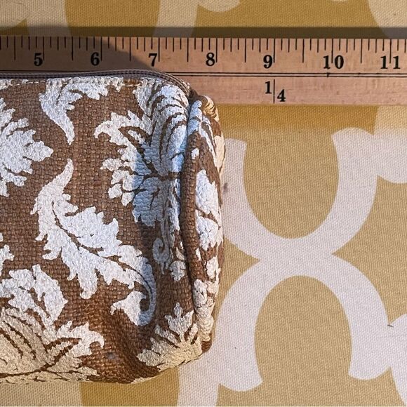 Toss Designs NWT Jute Barrel Cosmetic Bag White Damask, 8” X 4.5” - Picture 3 of 10